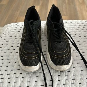 Steve Madden sneaker